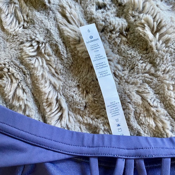 Lululemon sports bra - Picture 3 of 5